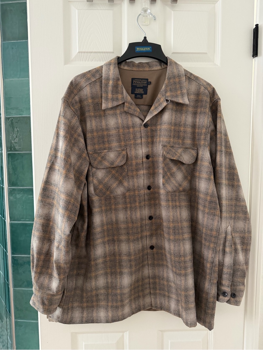 Pendleton Men's Beige and Gray Plaid Lightweight Board Shirt Jacket